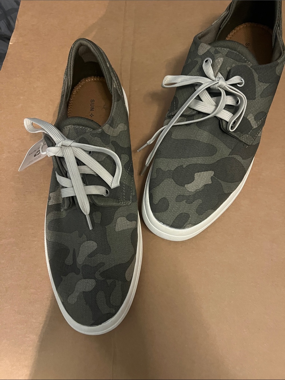 Men's Olive Green Camo Low-Top Canvas Sneakers